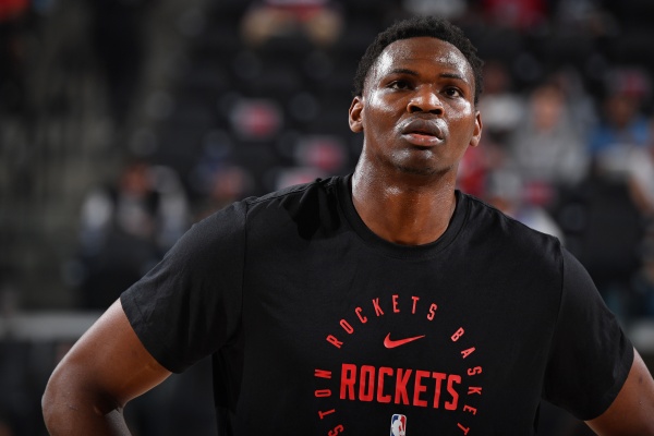 老鹰2年450万签丹特：双向球员的历史突破与火箭的薪资困局